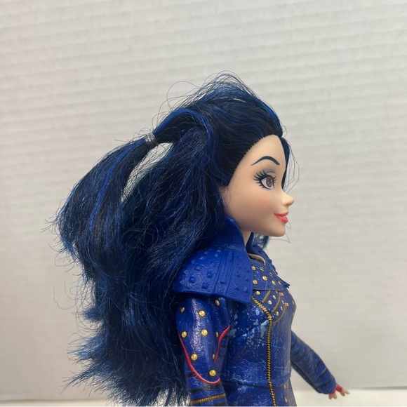 DISNEY DESCENDANTS 2 Evie Barbie doll isle of the lost rare - Picture 4 of 6